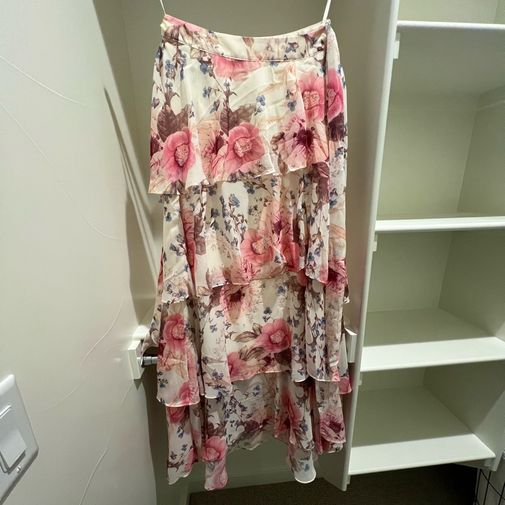 ASOS LUXE ruched wrap tiered maxi skirt in floral print - Picture 5 of 11